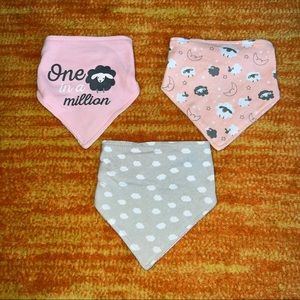 NWOT Cribmates bib bundle 🌸